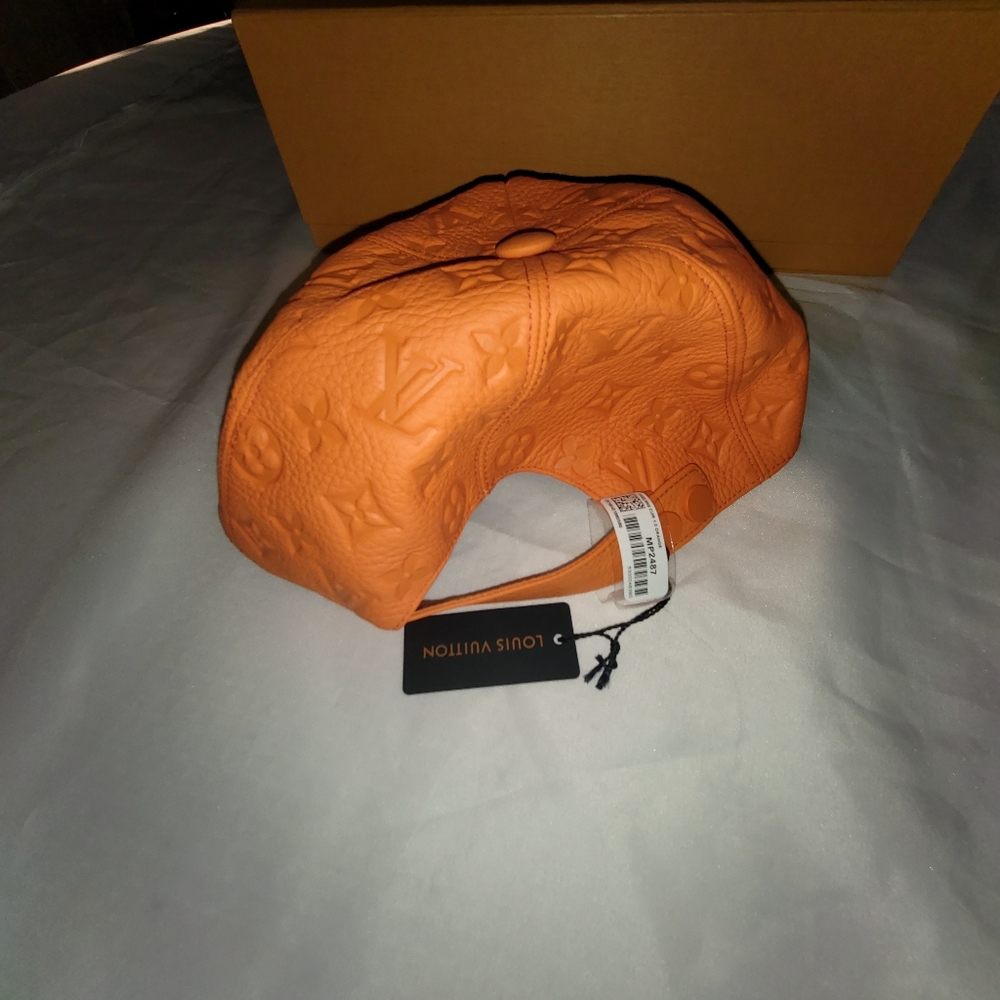 LOUIS VUITTON 1 CAP